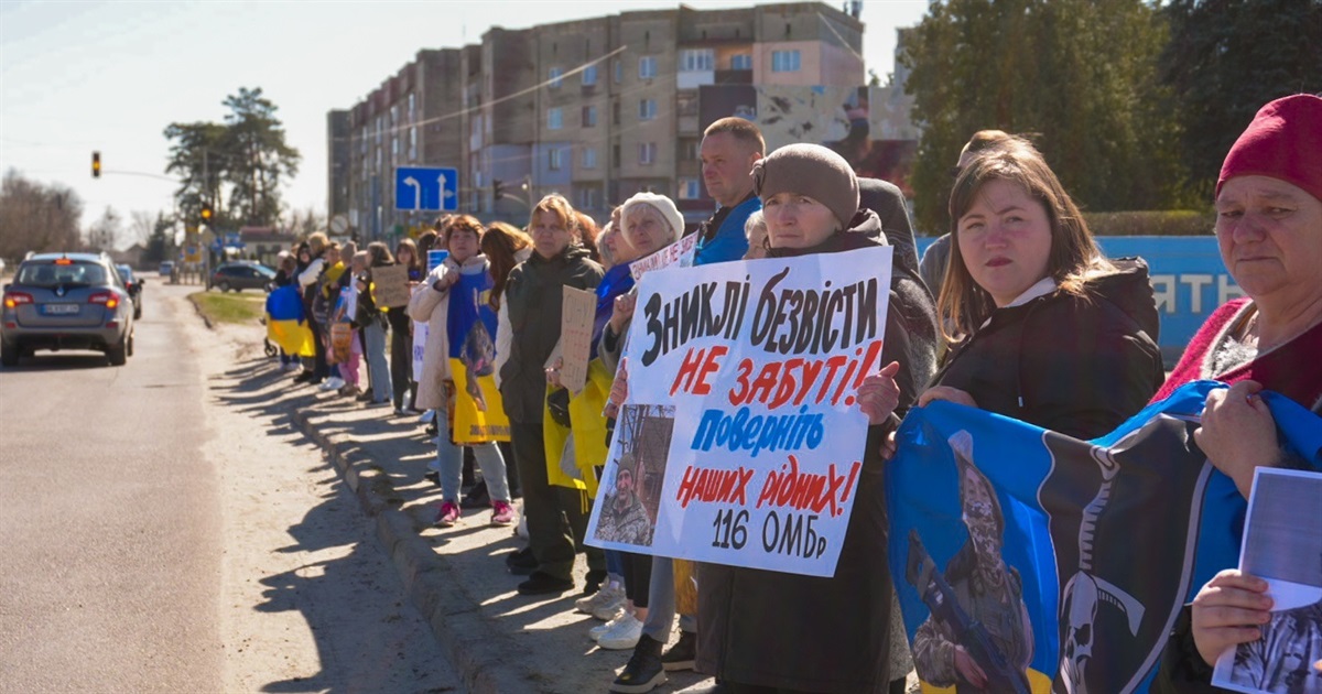 «Бути їхнім голосом»: у Сарнах провели акцію на підтримку зниклих безвісти та полонених захисників