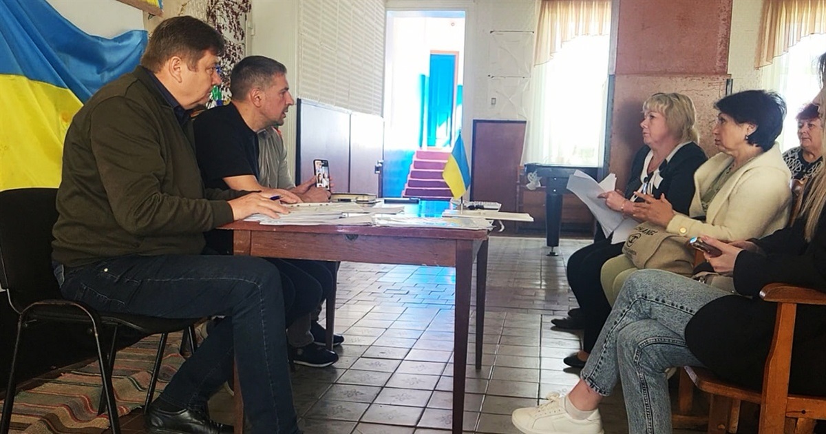 На сесії Ворожбянської міськради реорганізували навчальні заклади та виділили кошти на укриття