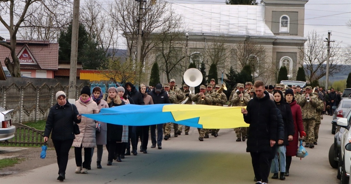 У Шипинцях провели в останню дорогу Героя-захисника Віталія Вірсту