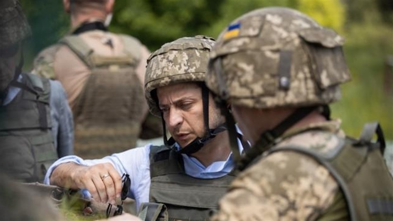 «Движение по минному полю». Что Зеленский планирует делать на Донбассе – в семи цитатах