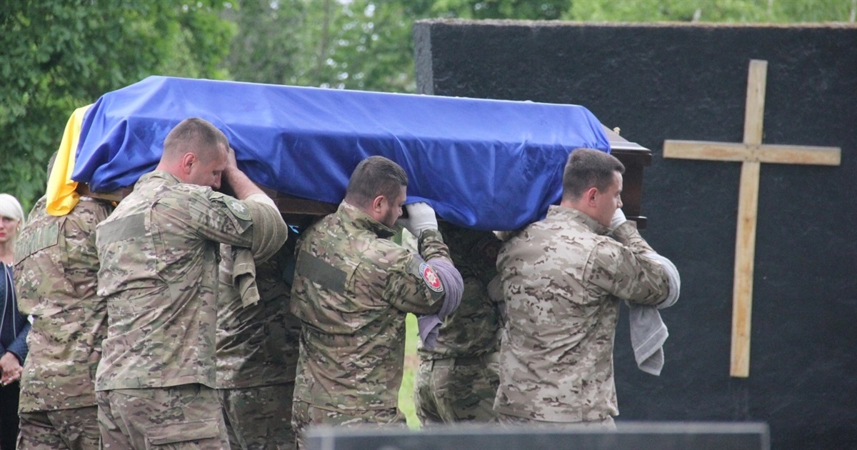 Був золотою людиною і славним командиром: у Писарівці попрощалися з загиблим земляком