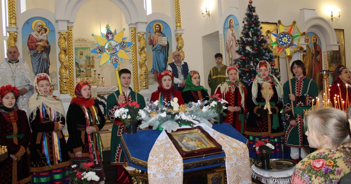 Різдвяне богослужіння у храмі Первоверховних Апостолів Петра і Павла Православної Церкви у Звягелі