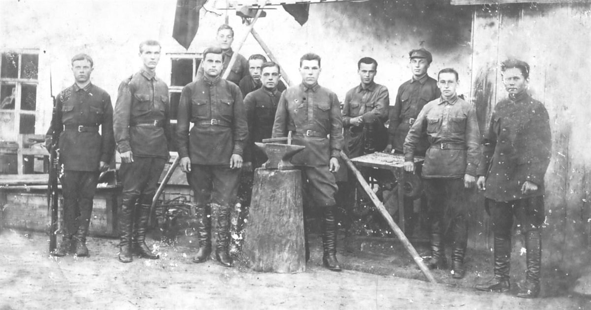 У Переяславі споконвіку стояли різні військові частини поляків, козаків, московитів і совєтів