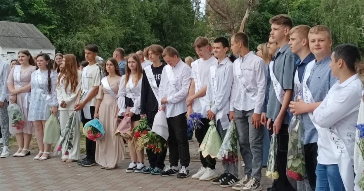 Понад 9 тисяч для ЗСУ зібрали у гімназії на Переяславщині: у школах відлунали Останні дзвоники ФОТО