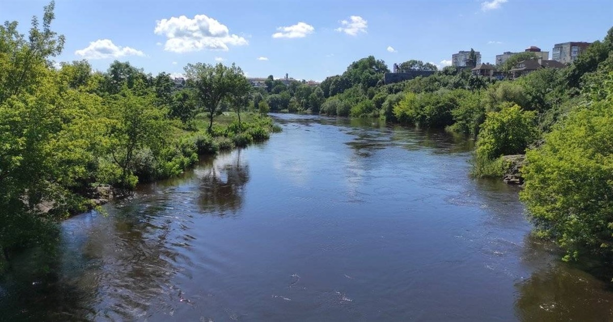 Купатися не рекомендують: мікробіологічні показники води з міського пляжу Звягеля