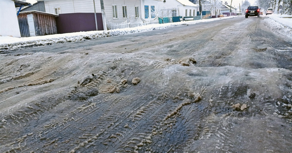 У Володимирці дорожні пагорби (обмежувачі швидкості) не відповідають стандарту? Водії скаржаться