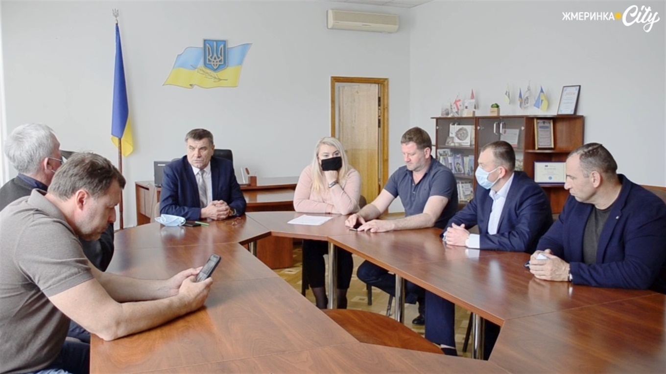 Анатолій Кушнір повернувся в крісло мера: відео першого дня після поновлення ВСУ