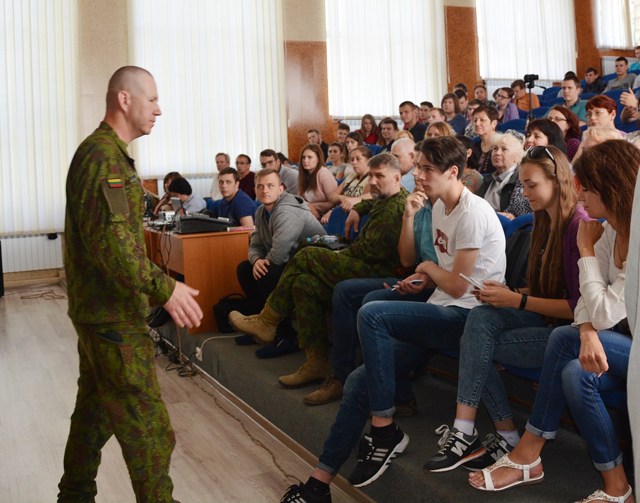 Студенти Покровська спілкувалися з військовими НАТО