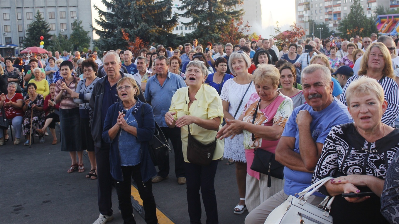 Як попасняни відпочивали ввечері на святі День міста