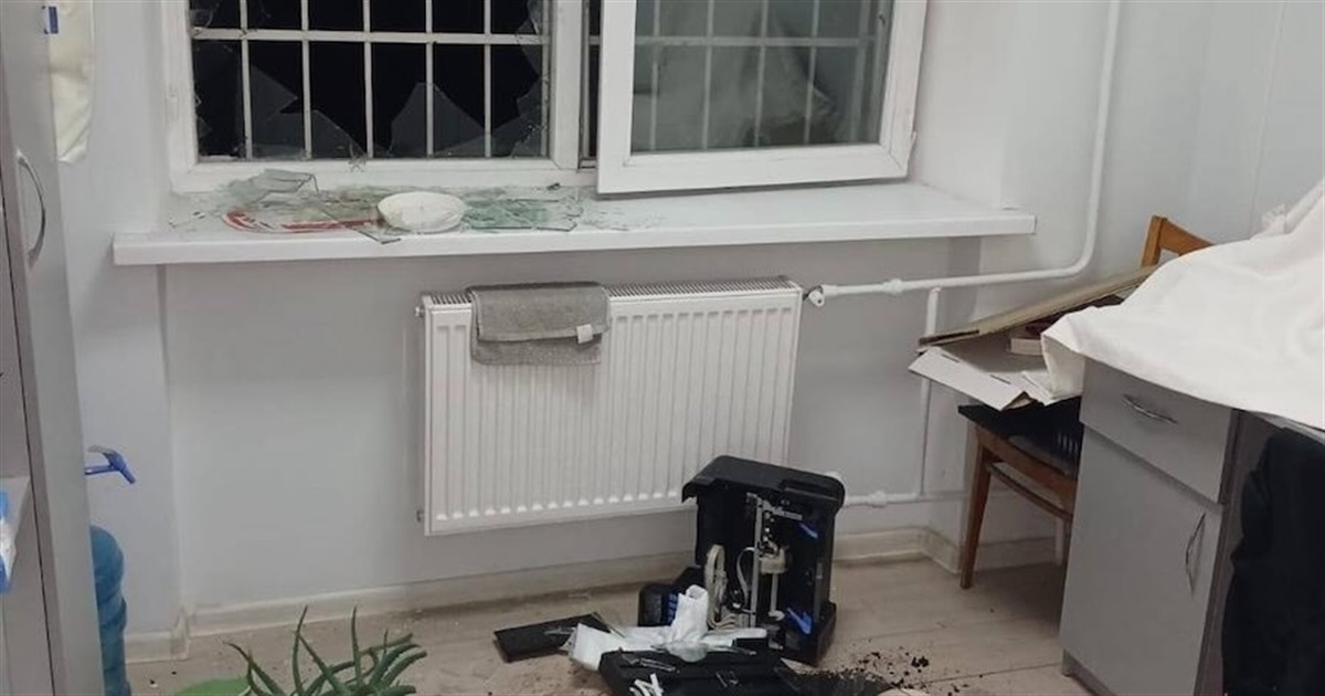 В Ізмаїлі після атаки російських «шахедів» пошкоджено будівлю поліклініки водників