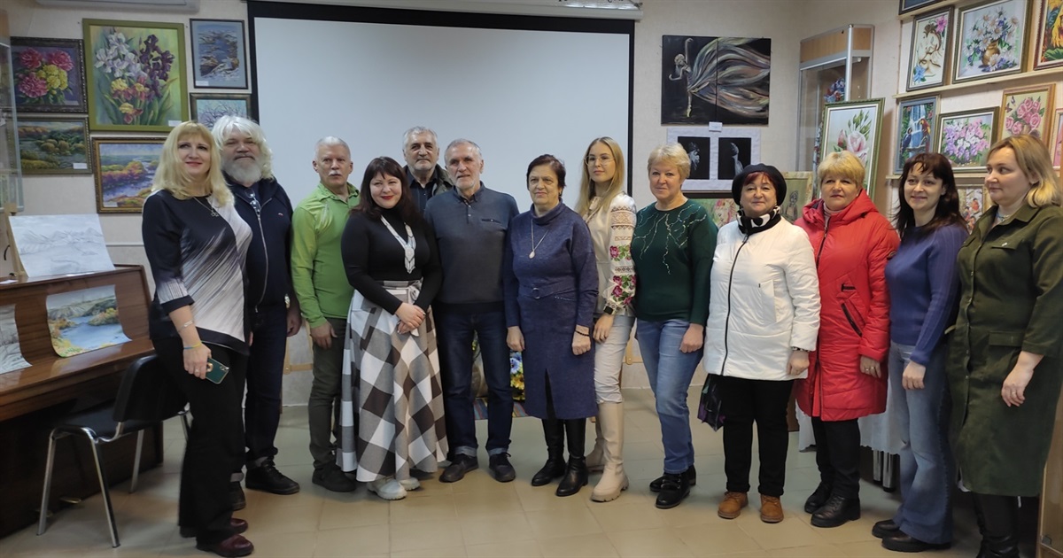 Єдина Україна очима митців. Виставка-конкурс об’єднала талановитих южноукраїнців. Фото