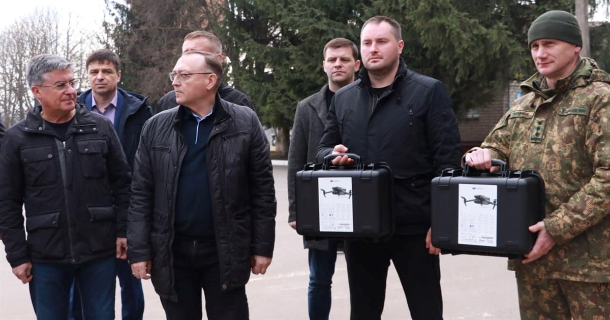 ГО «Ми-Вінничани» передали в/ч Нацгвардії квадрокоптери з тепловізорами та автомобіль «швидкої»