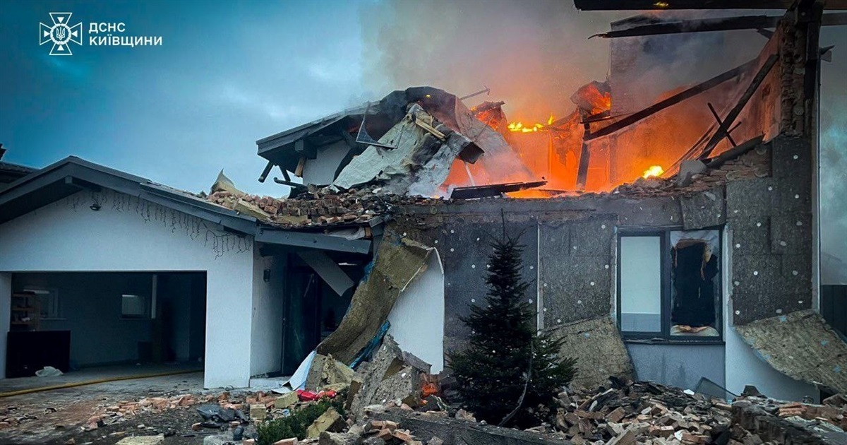 Унаслідок нічної атаки на Київщині загинула жінка, пошкоджені будинки