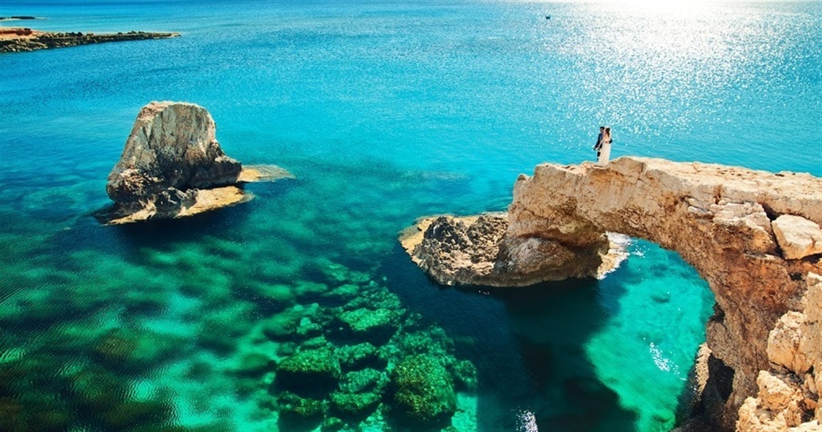 Кіпр — найтепліший острів Середземномор'я. Він приваблює туристів з усього світу — чим саме?