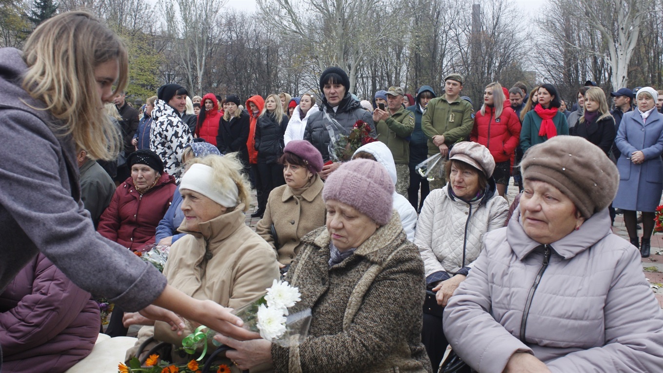 У Попасній провели мітинг до Дня визволення України від німецько-фашистських загарбників