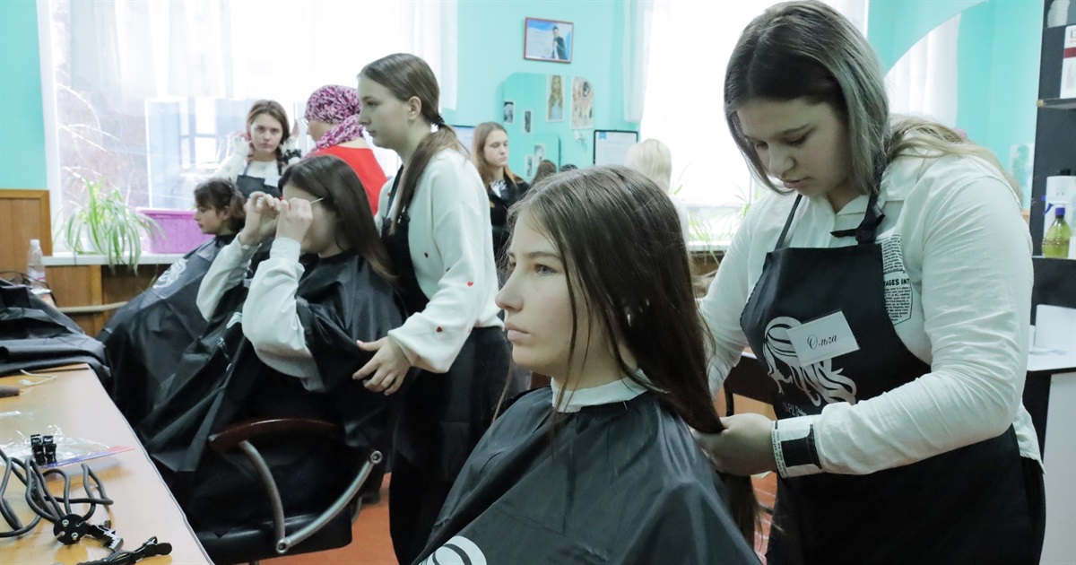 У Жмеринському ВПУ відбулися майстер-класи з експрес-зачісок для студентів перукарського напрямку