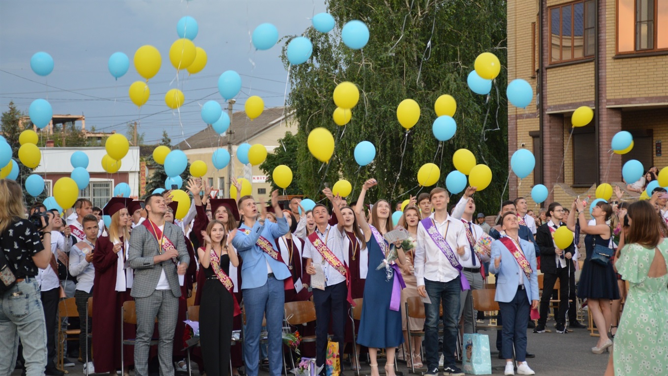 Як у Сватовому відсвяткували випускний-2021: фоторепортаж