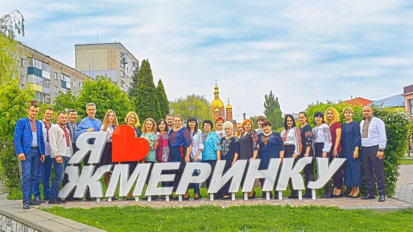 У День вишиванки сотні жмеринчан одягли національний одяг: фоторепортаж