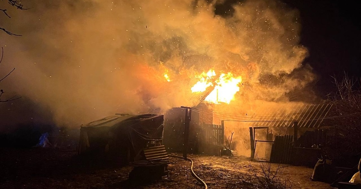 На Переяславщині згоріла гоcподарча будівля: курей та качок врятували з вогню