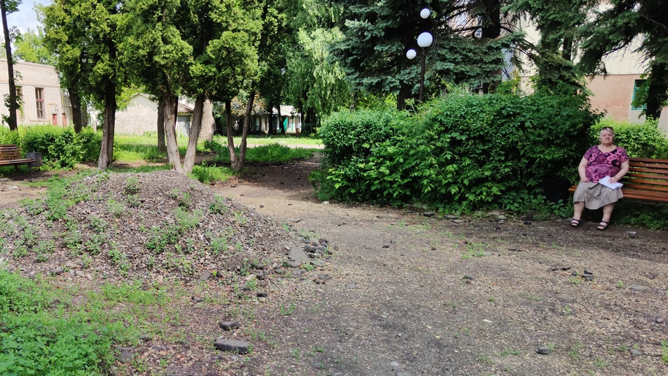 Хотели сделать как лучше, но не вышло: почему попаснянский сквер довели до такого состояния