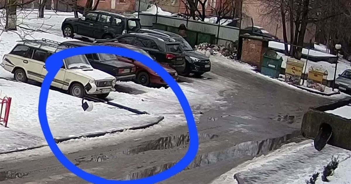 Водія, який збив електроопору у Жмеринці, запрошують з'явитися до відділу благоустрою міста