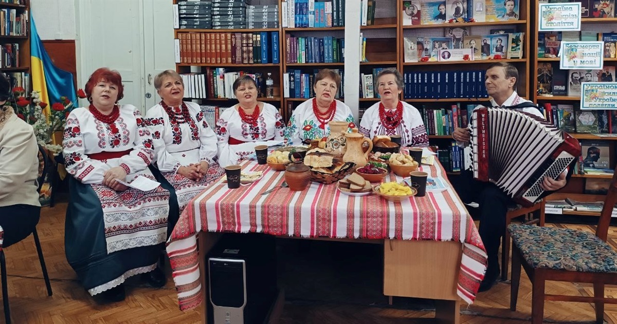 У бібліотеці Переяслава гостей частували квашею за прадавнім рецептом андрушівських господинь