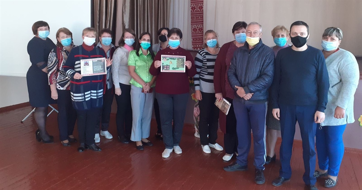 Рятувальники роз’яснили річківським педагогам правила протимінної безпеки