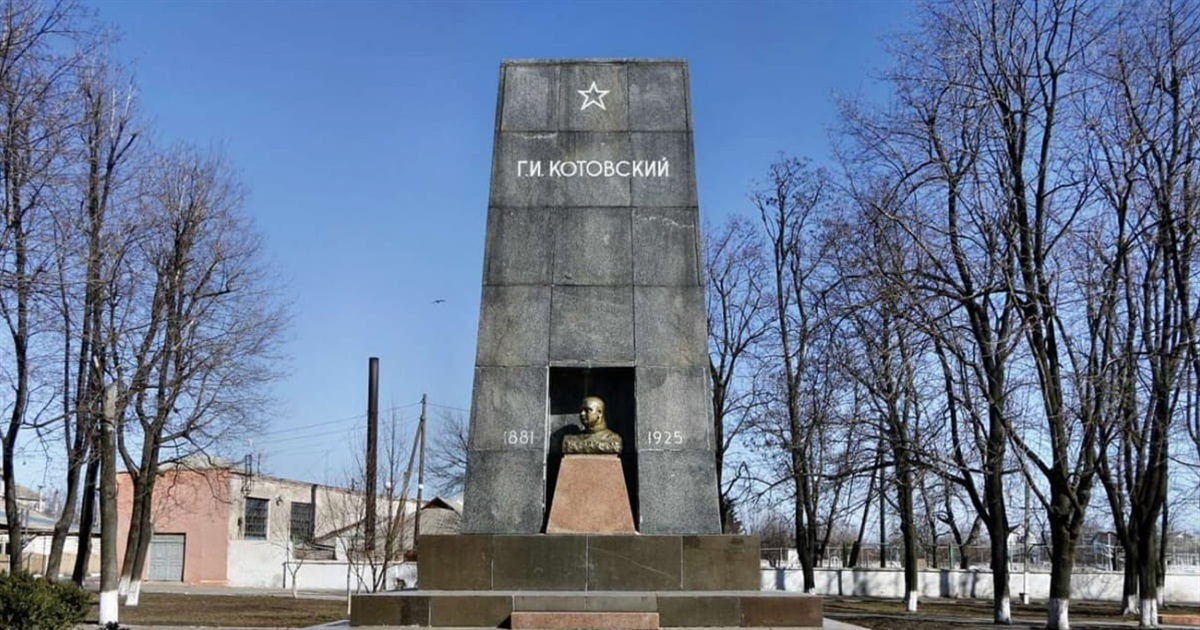 Пушкіни та радянські революционери: на півдні України потрібно демонтувати ще 22 пам'ятники