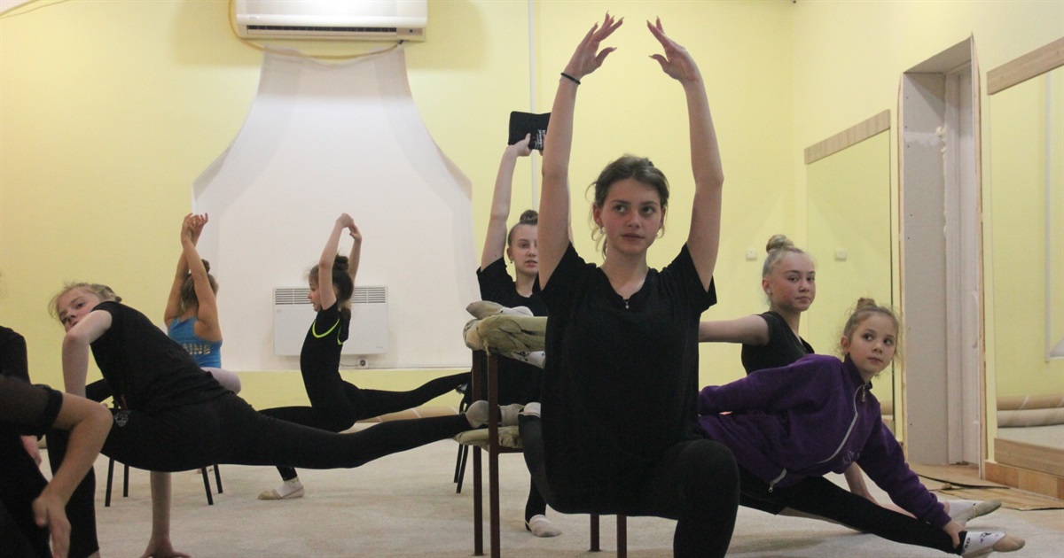 У Калинівці заняття з гімнастики відвідують юні спортсменки з міст, де йдуть бойові дії