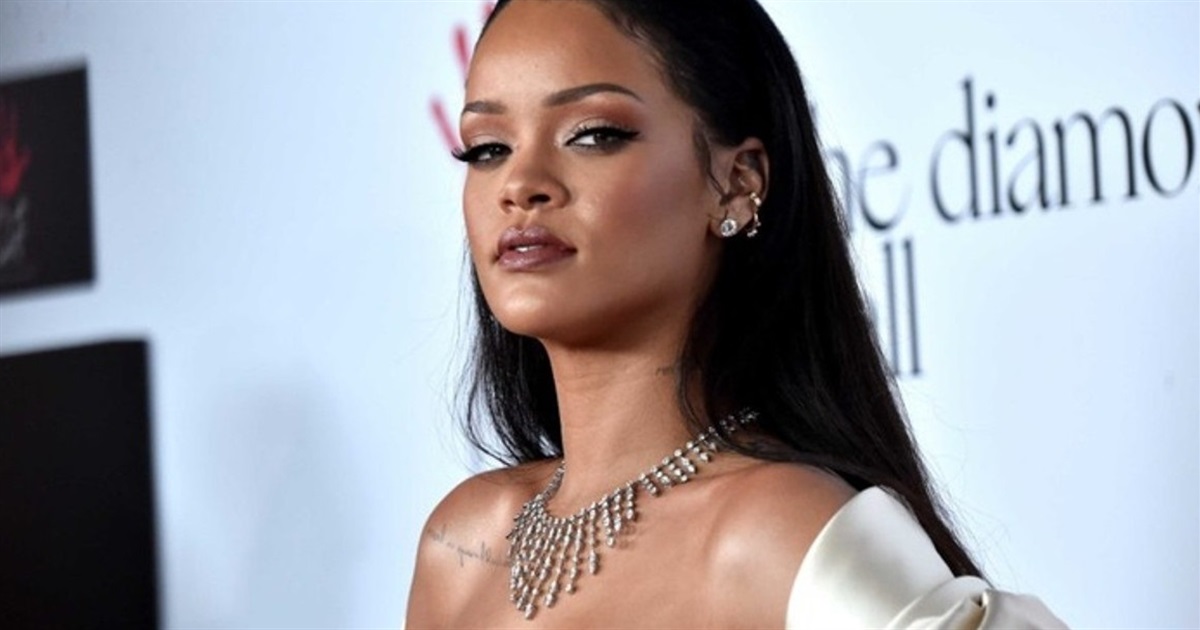 Шестимісячна донька Ріанни вже носить Dior, співачка вперше показала її папараці