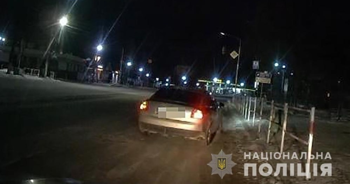Керував автівкою з підробним посвідченням водія: звягельчанину загрожує арешт