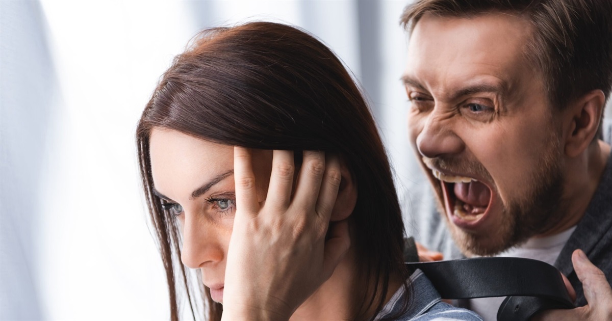 Кривдив співмешканку: звягельські слідчі повідомили чоловікові про підозру