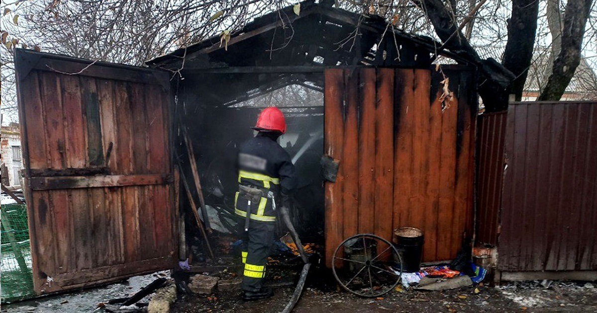 У Тімірязєвці горів гараж: ДСНС інформує