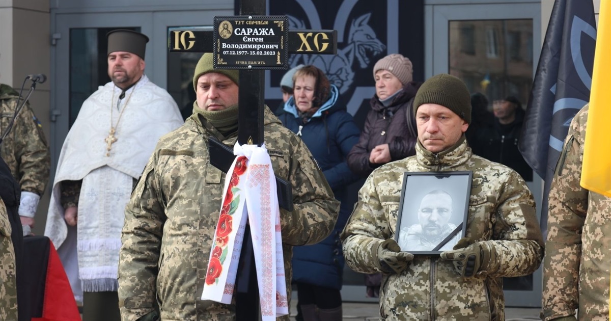 Громада Сміли прощалася із захисником Євгеном Саражею