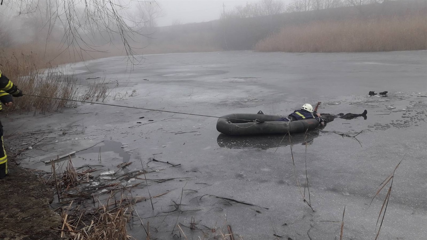 В Попасной из пруда выловили труп мужчины