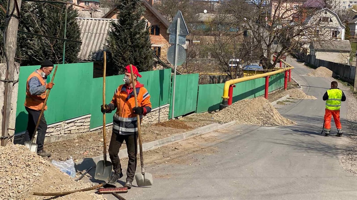 Після карантину учні школи №6 підуть до школи новим тротуаром по вулиці Ударніка