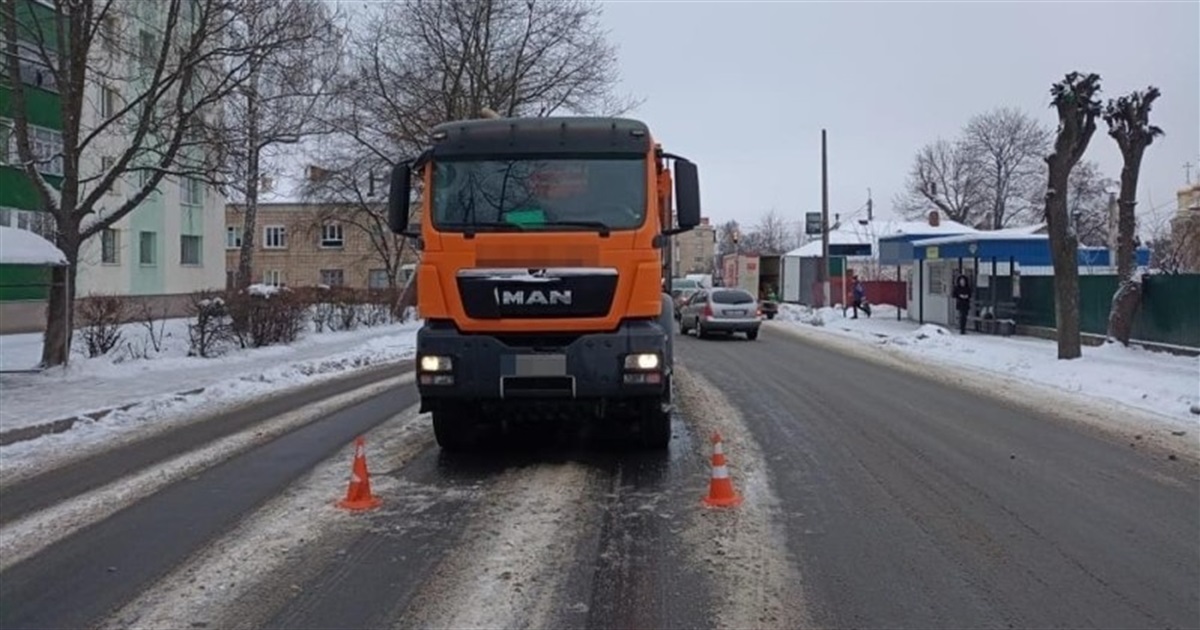 У Звягелі вантажівка збила чоловіка: слідчі завершили розслідування