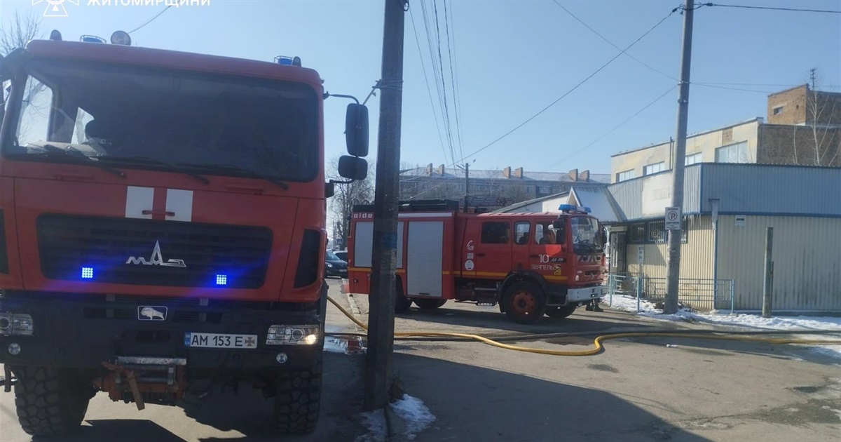 У Звягелі через пожежу у котельні загорівся магазин