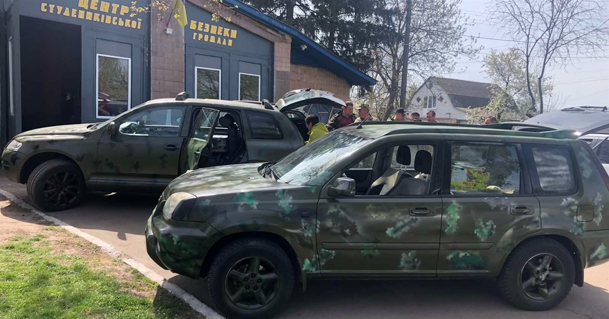 Дві автівки від Студениківської громади відправилися в подарунок воїнам на передову