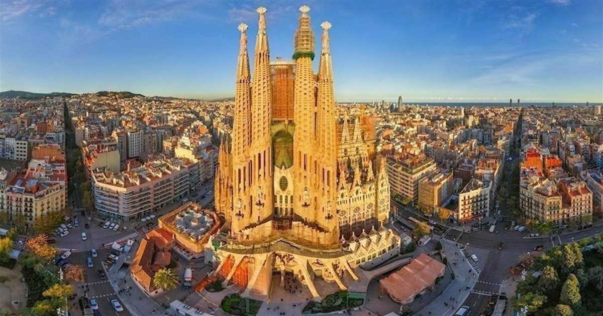 Каталонія подвоїла туристичний збір. Відпочинок у Барселоні суттєво подорожчає