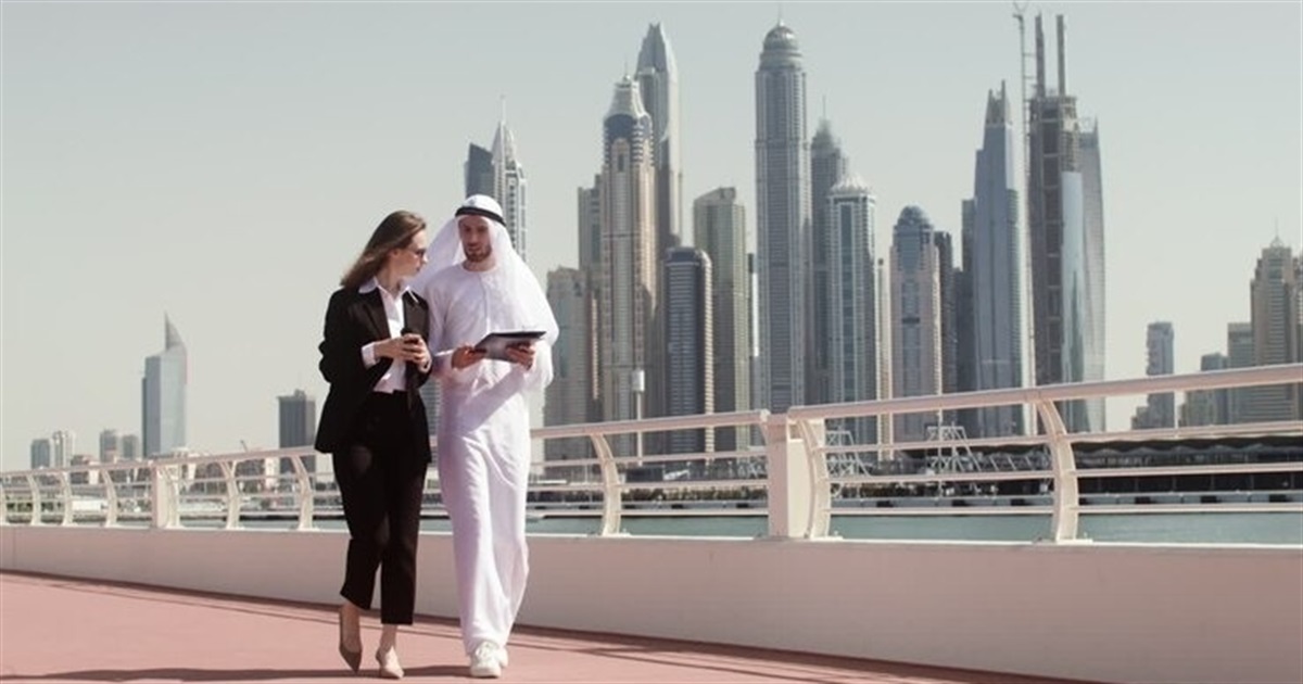 Штраф за брудне авто і заборона їсти на вулиці. Що туристи не знають про Дубай