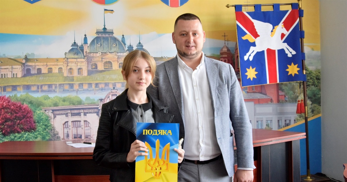 У Жмеринці на сесії міської ради відзначили подяками волонтерів за допомогу захисникам України