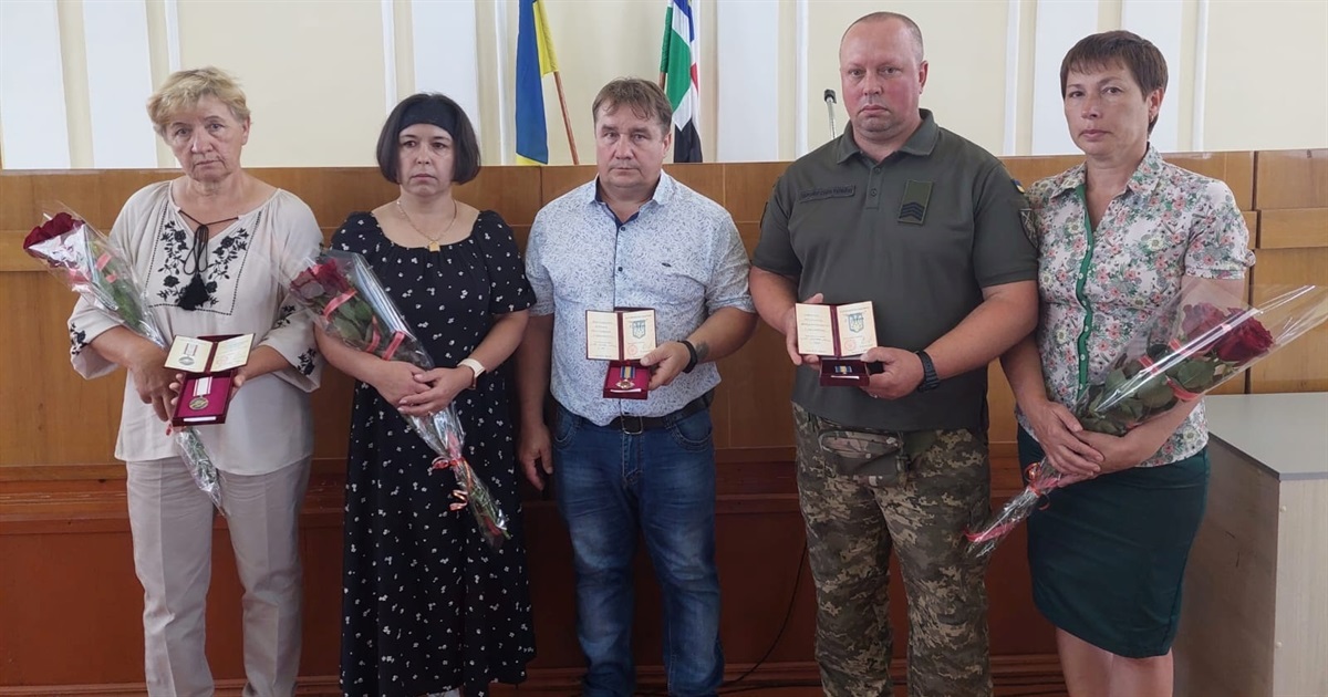 Троє нетішинських воїнів посмертно удостоєні державних відзнак. Нагороди вручили рідним Героїв