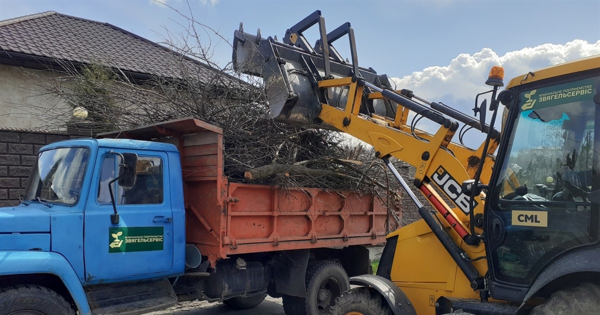 Кожен житель Звягельської громади може безкоштовно здати гілля на полігон ТПВ: подробиці