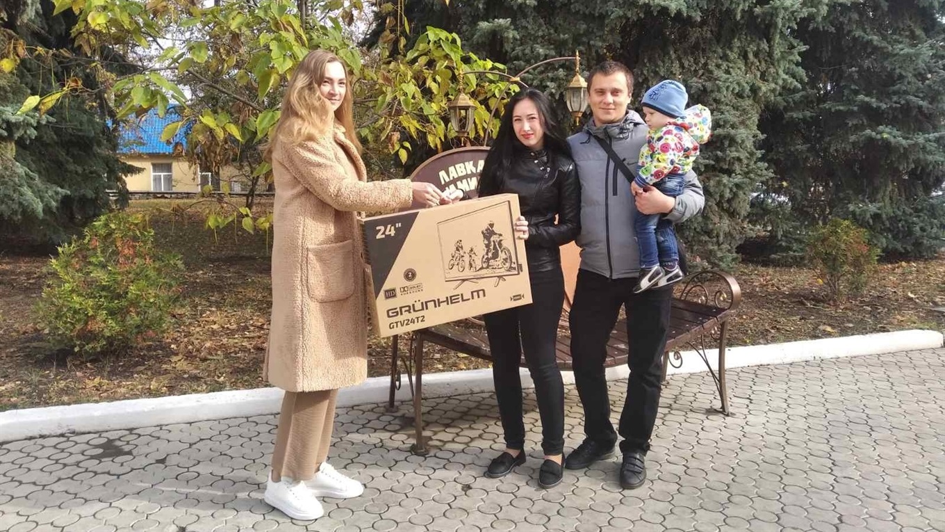 Переможці волноваського фотоконкурсу "Моє ідеальне весілля" отримали призи