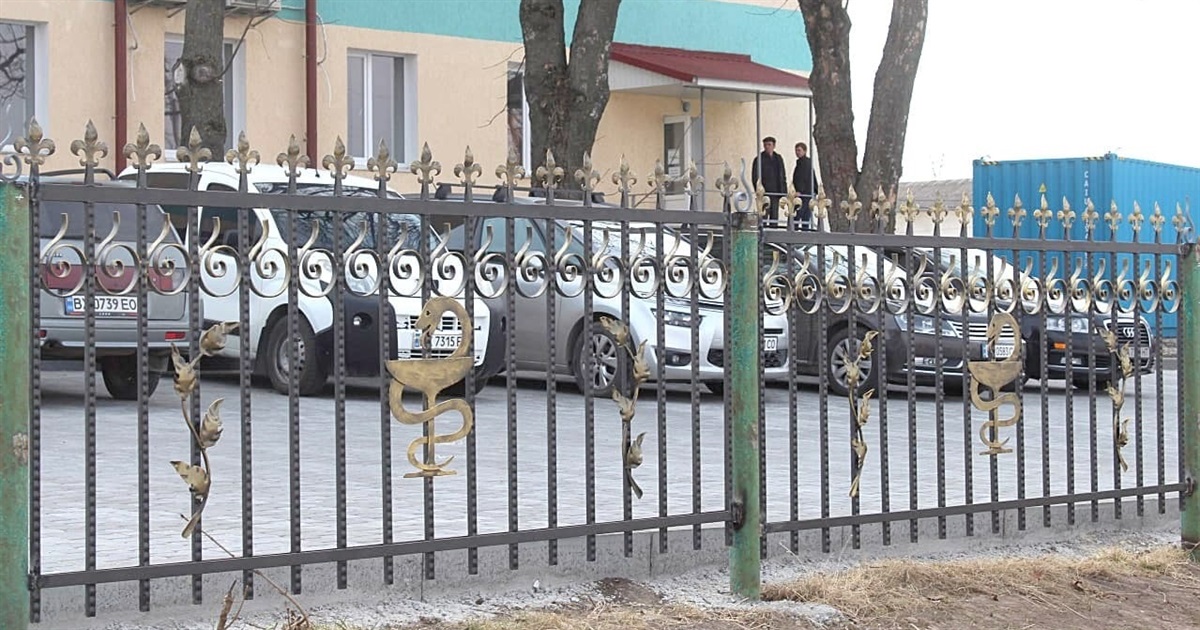 За ініціативи директора. Де у місті Городок облаштовано нову парковку і що ще там має бути