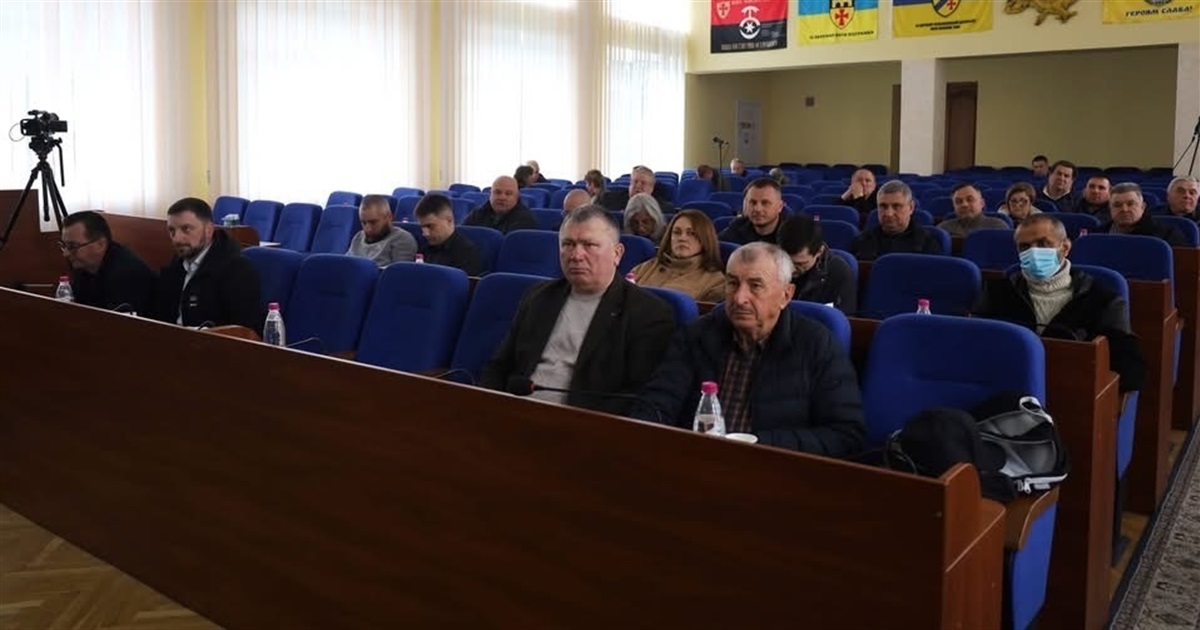 Школи, ОСББ, підтримка армії та пам'ять про героїв: які рішення ухвалили на сесії міської ради