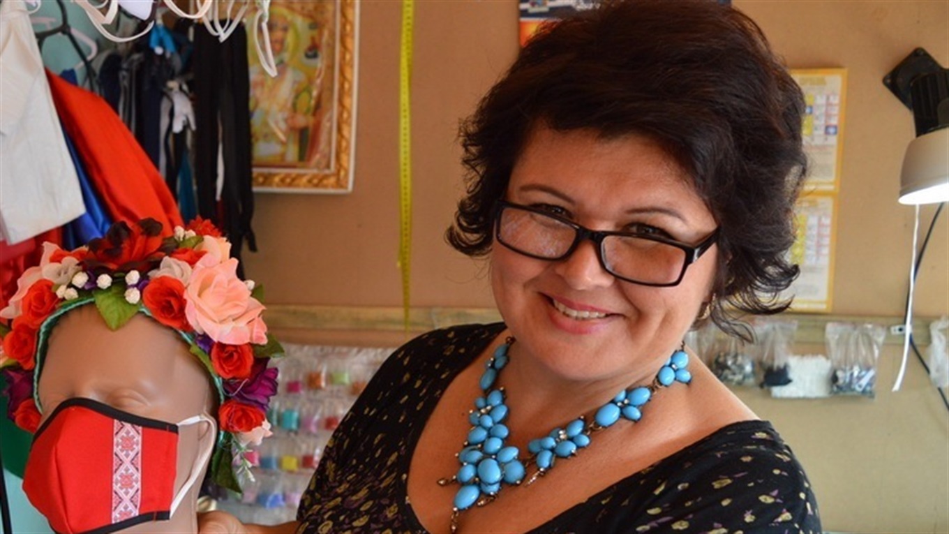 «Виношую безліч творчих задумів». Історія корюківчанки, яка змінила кабінет керівниці на базар