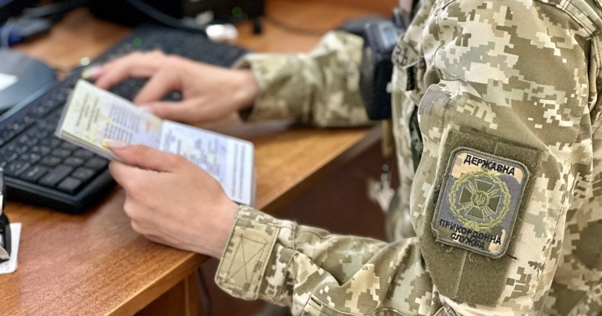 Прикордонниця відмовилася за хабар незаконно пропустити чоловіка через кордон