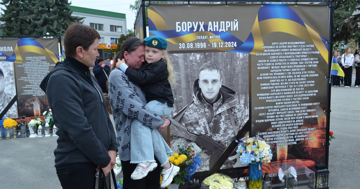 Чортків велелюдним урочистим зібранням вшанував честь воїнів – Героїв